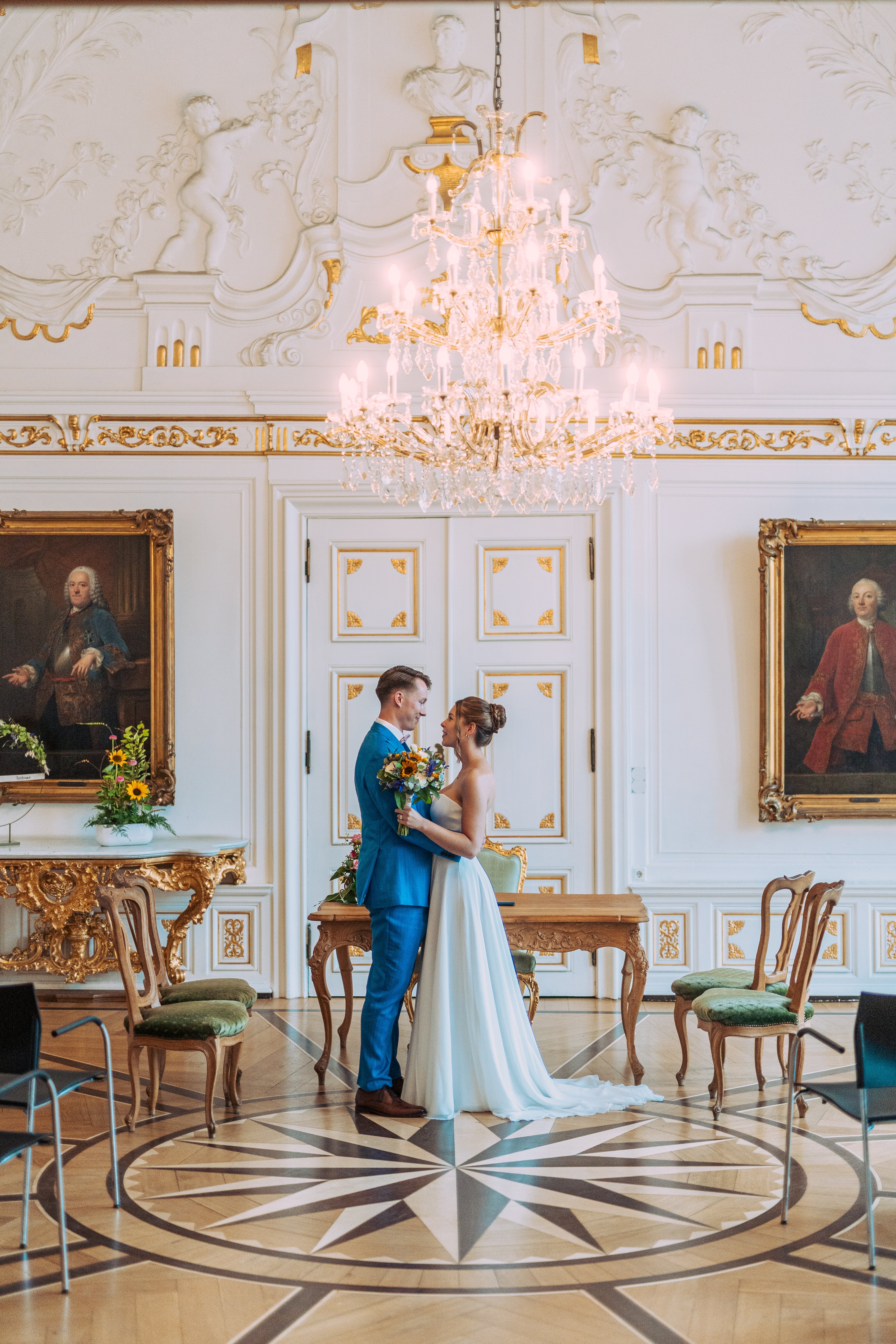 Brautpaar mit Cinderella Brautkleid
