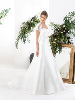 Klassisches A-Linien Brautkleid aus hochwertigem Satin & detaillreichem Bolero. Brautmoden Outlet Köln